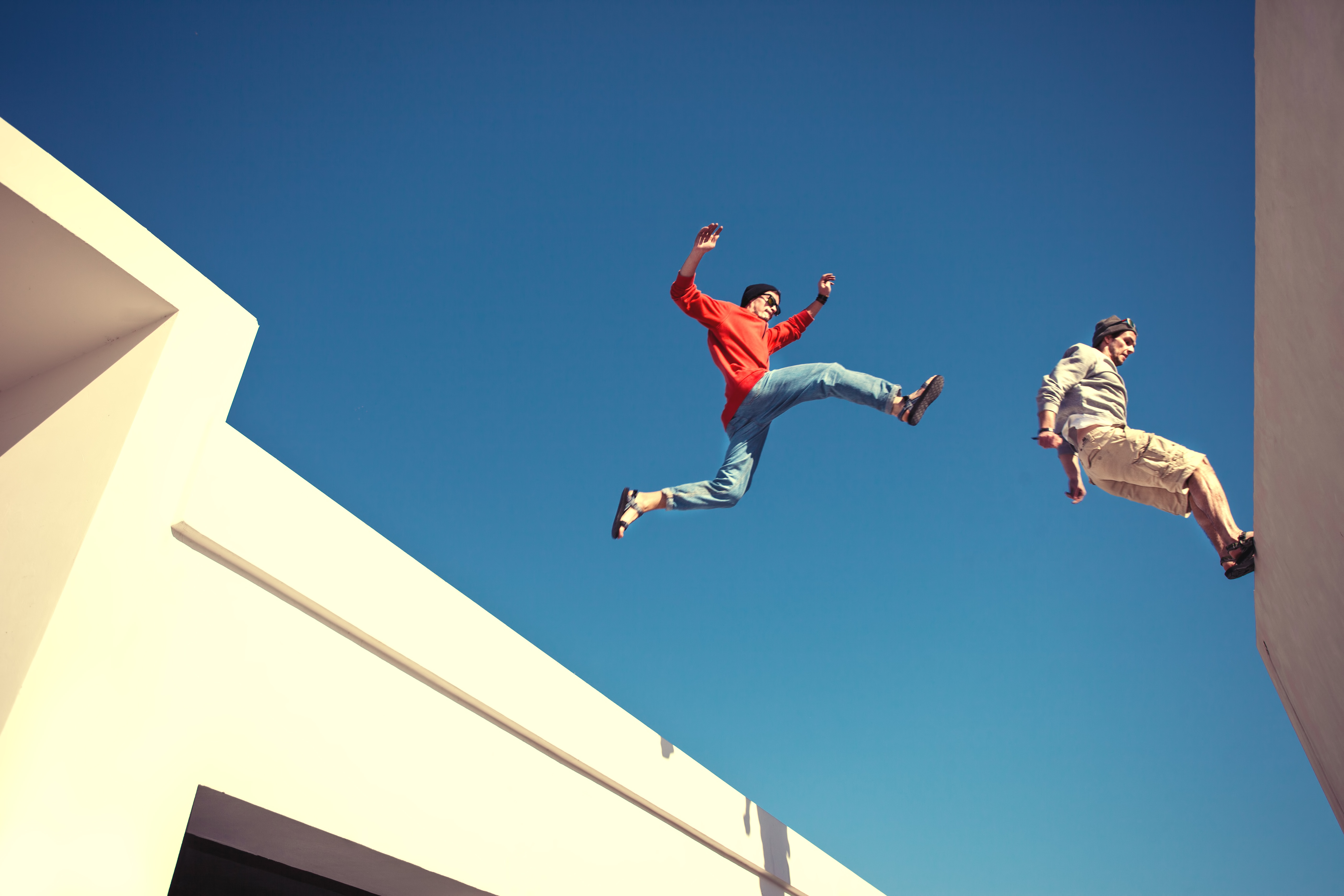 Amazing jump. Паркур. Человек в прыжке. Паркур субкультура. Паркур фриран.